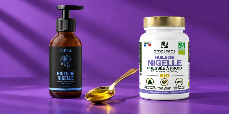 Flacon Primal face au pot de capsules Amoseeds, cuillère d’huile entre les deux